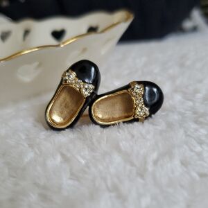 1928 Gold and Black Brooch with Elegant Rhinestone Accents